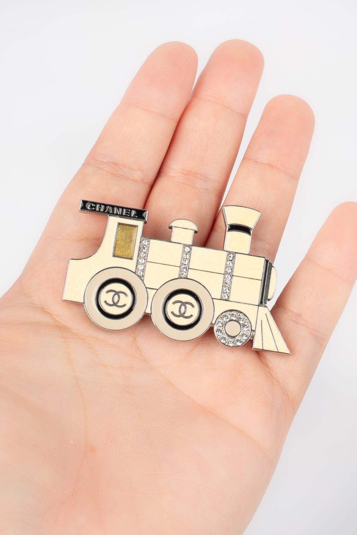 Broche locomotive Chanel