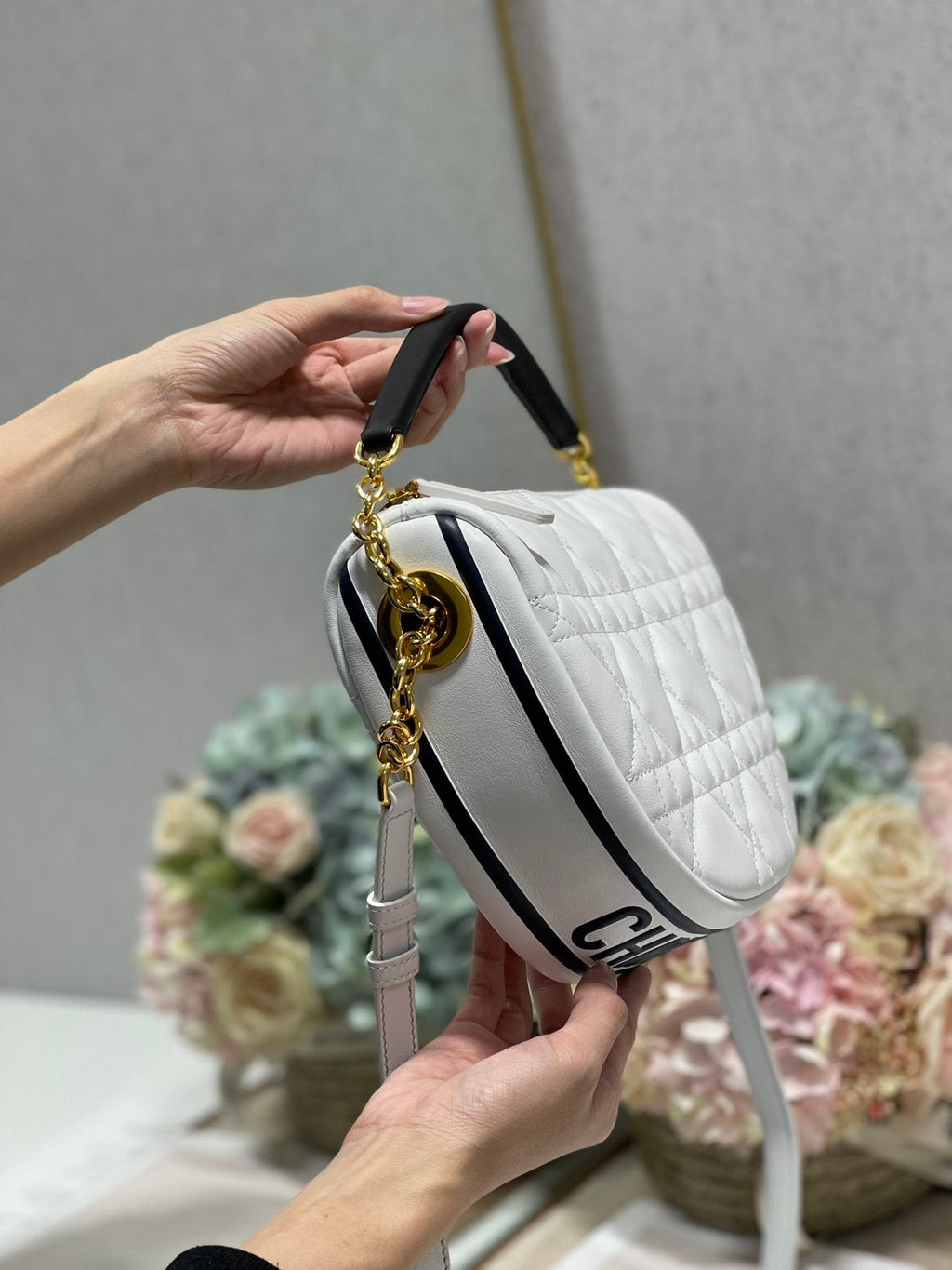 GLAMI MeGLAMIum Vibe Hobo Bag White Cannage, White Handbags, Crossbody Bags, 30cm CD M7201ONOA_M879