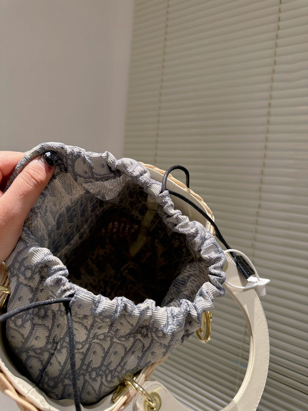 EN - Luxury Bags DIR 366