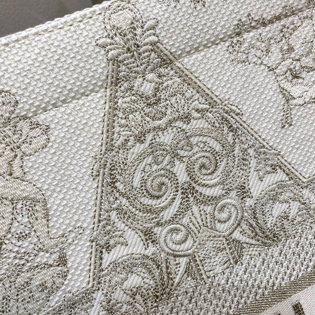 GLAMI Large Book Tote Gold-Tone Around The World Stella Embroidery, For Women WomenÃ¢â‚¬â„¢s Handbags, 42cm CD M1286ZTQL_M01E