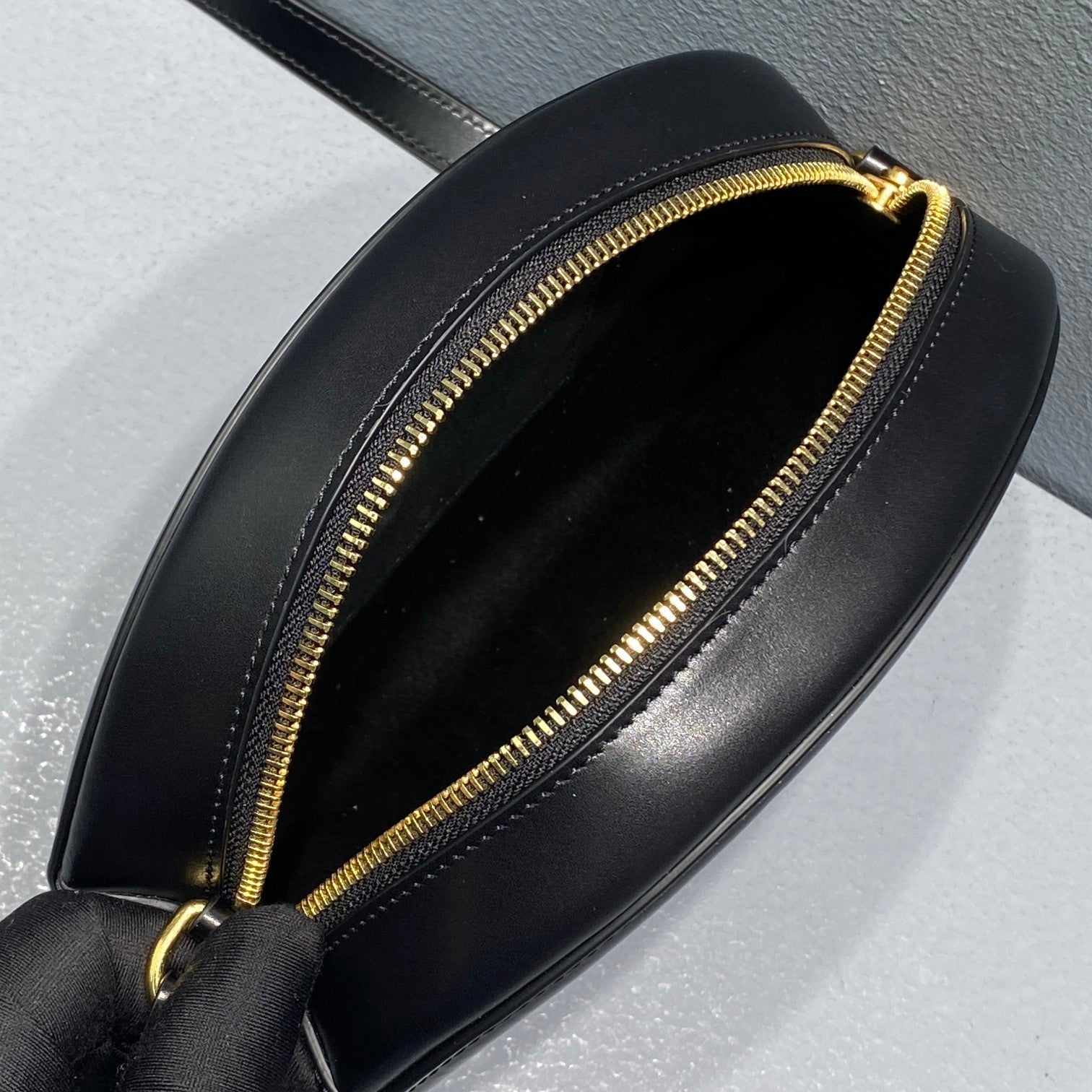 GLAMI Oval Bag Cuir Triomphe Black For Women 8in/20cm 198603DXC.38NO