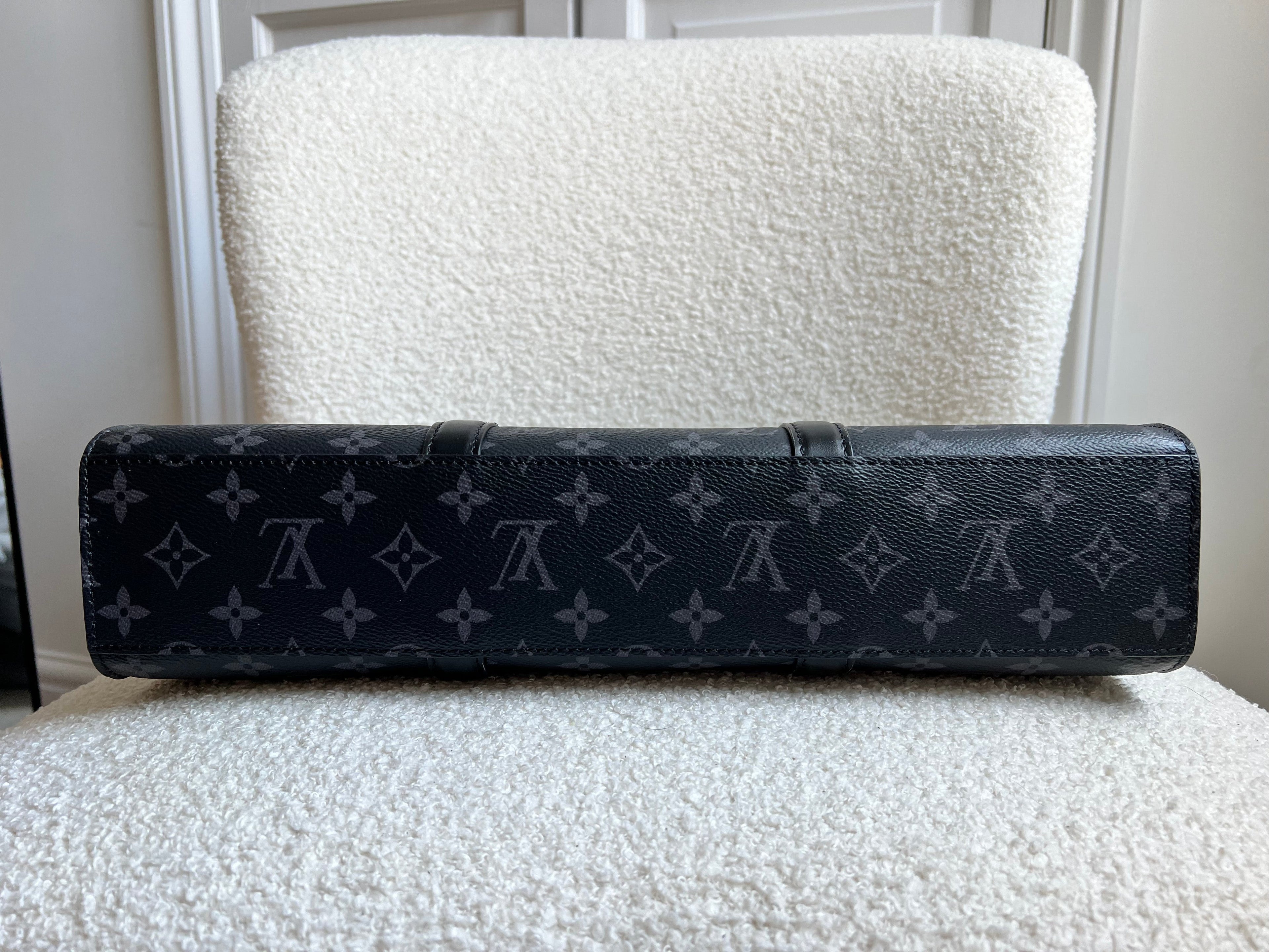 Louis Vuitton Sac Plat Horizontal Zippe Monogram Eclipse (RRP £2060)
