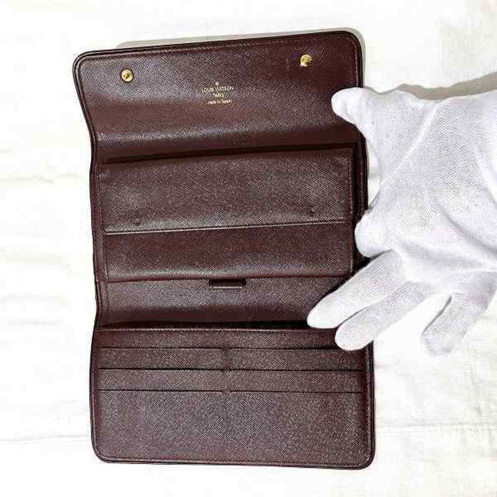 Louis Vuitton International  Canvas Wallet  ()
