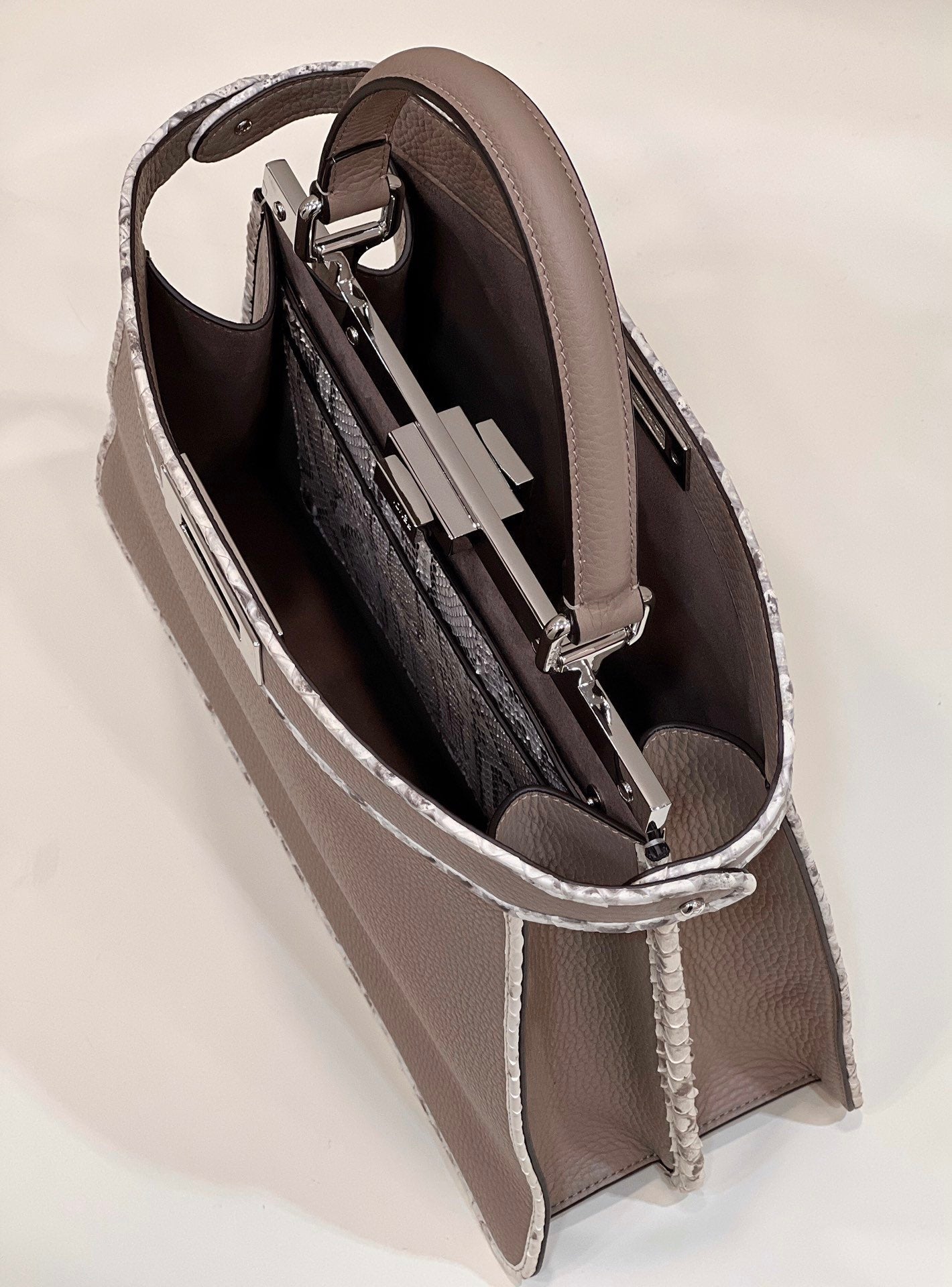 FI GlamI ISeeU MeGLAMIum Greige For Women, Handbags, Shoulder Bag 13.1in/33.5cm FF