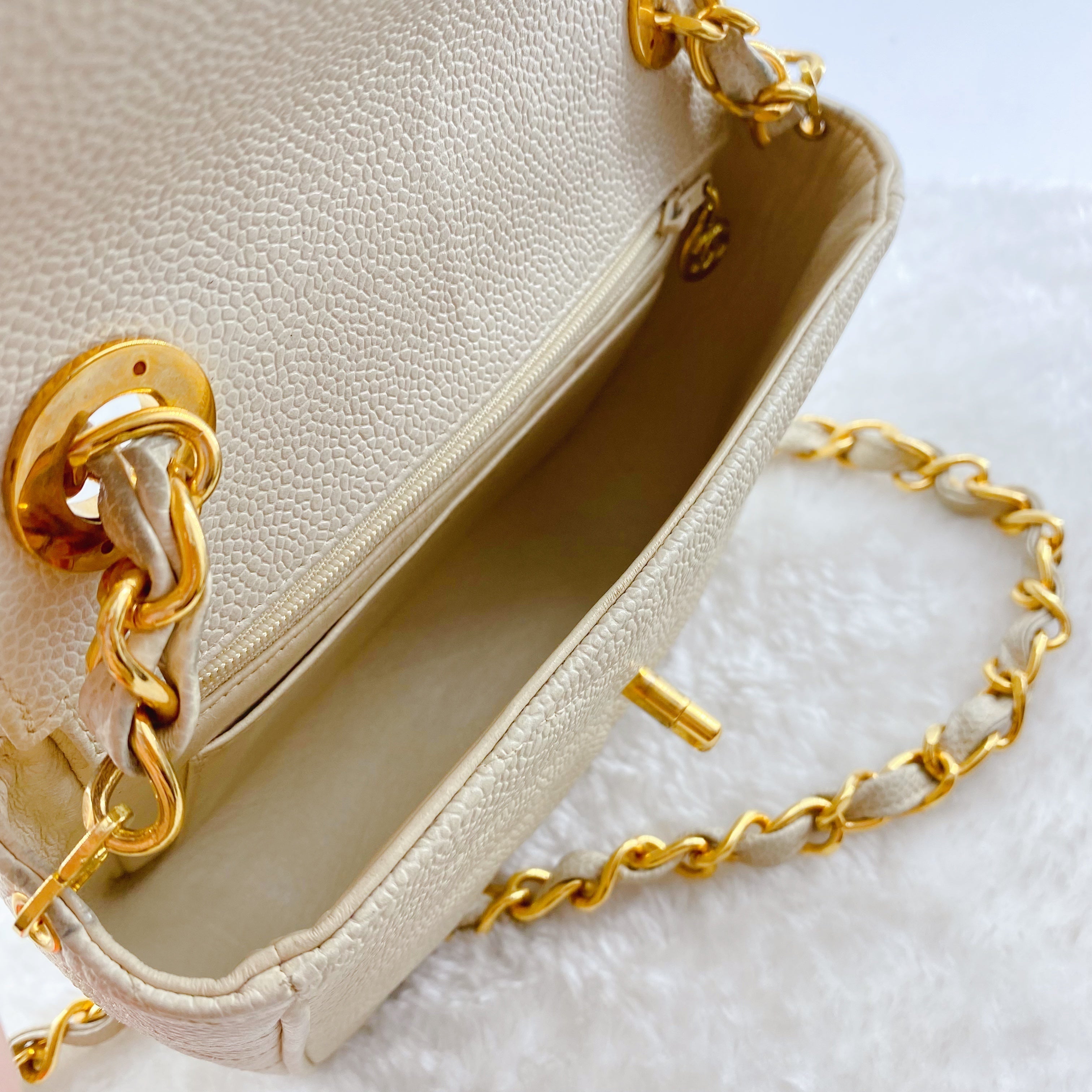 Chanel Cream Vintage Caviar Leather V Stitch Shoulder Bag