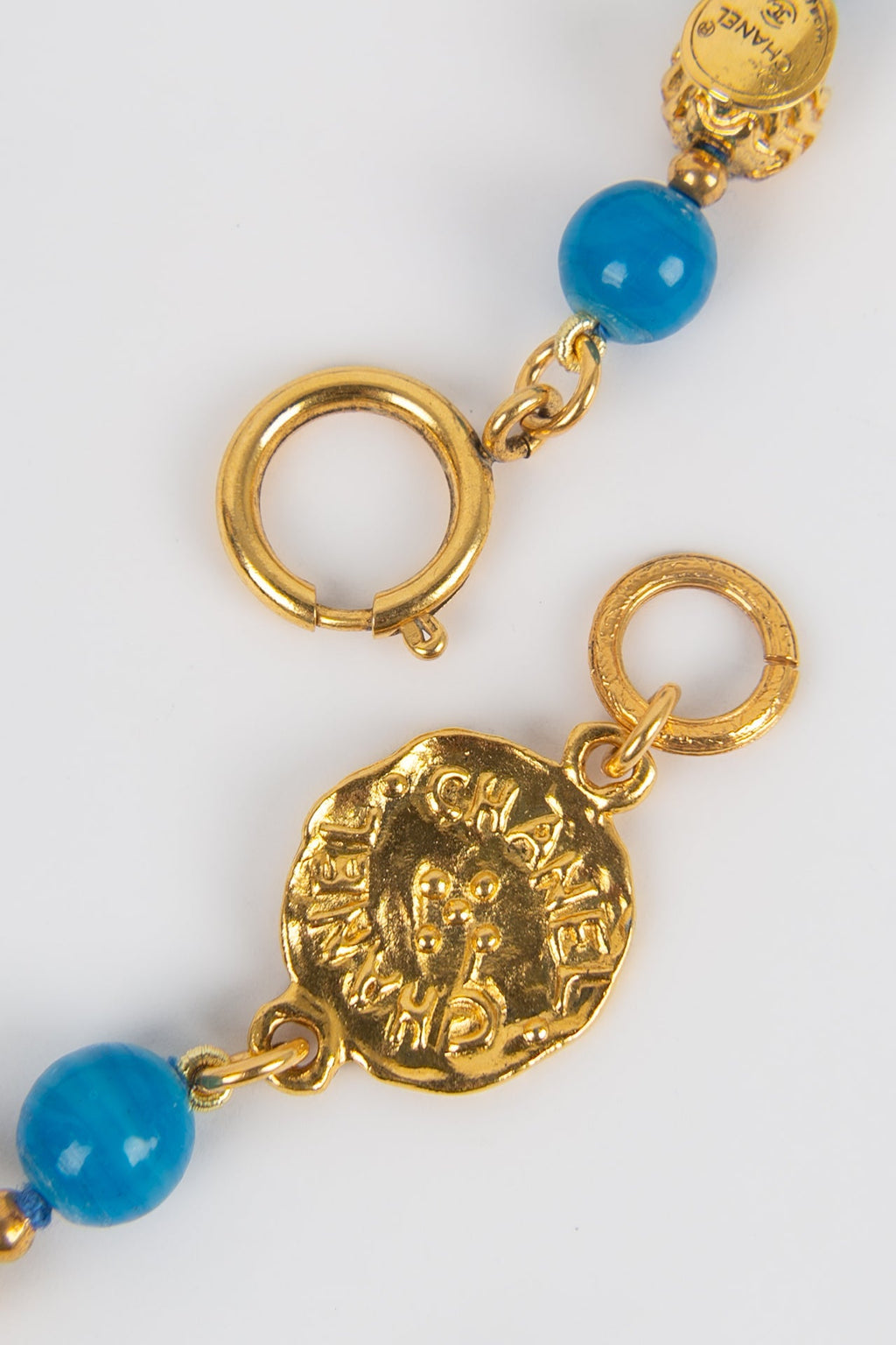 Collier bleu Chanel