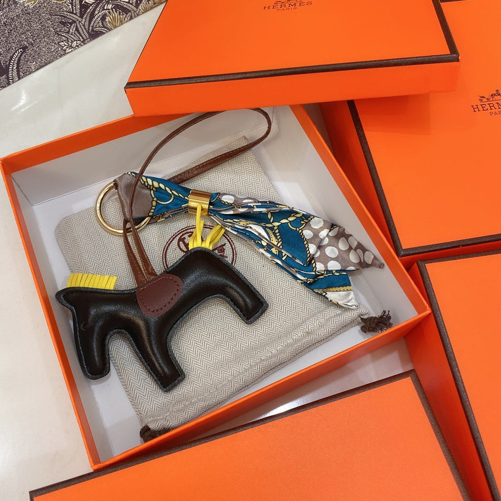 EN - Lux Keychains LUV 087