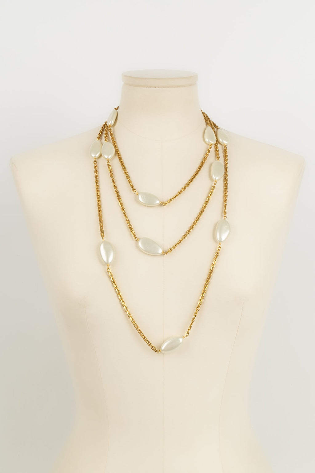 Collier / sautoir de perles Chanel