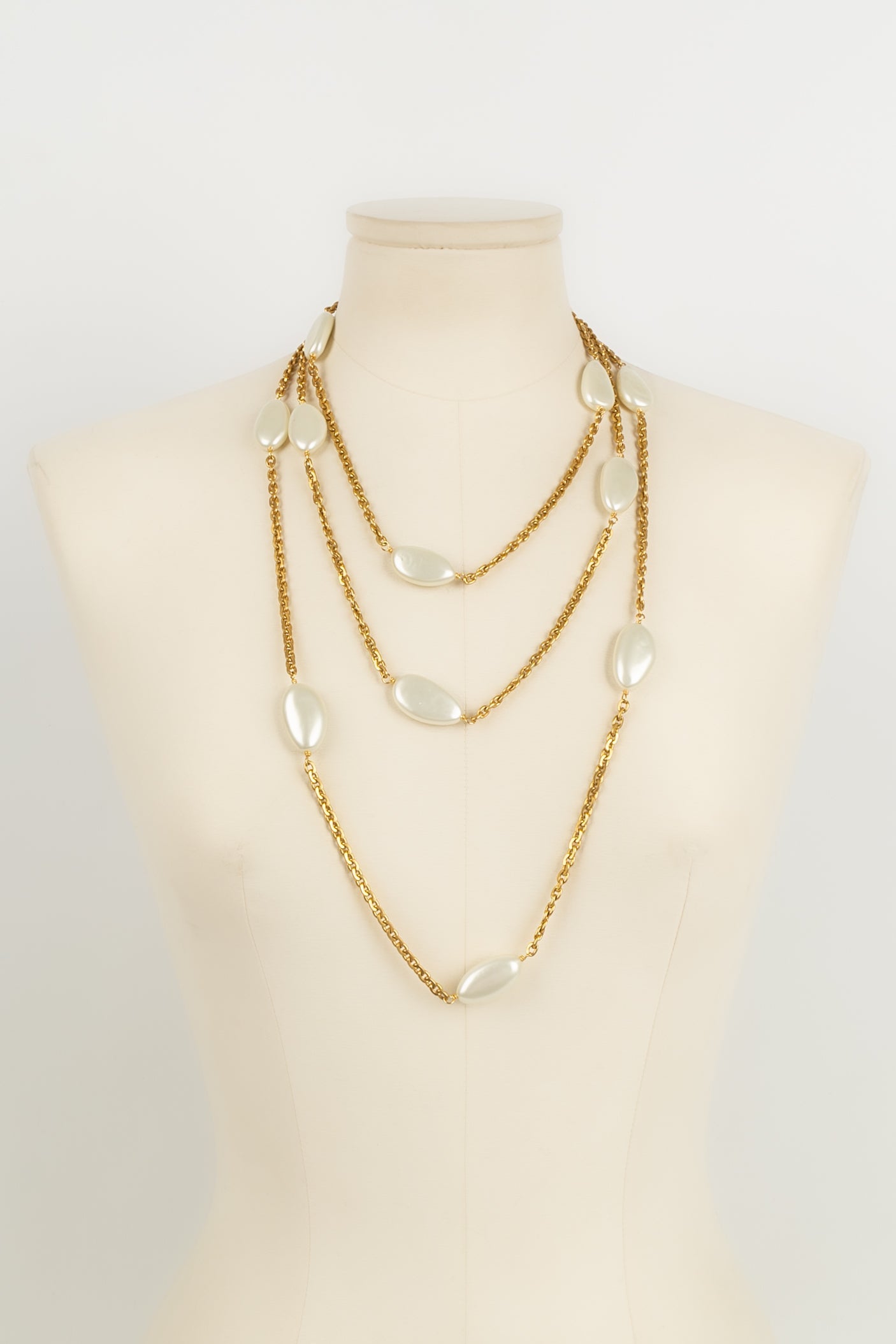 Collier / sautoir de perles Chanel