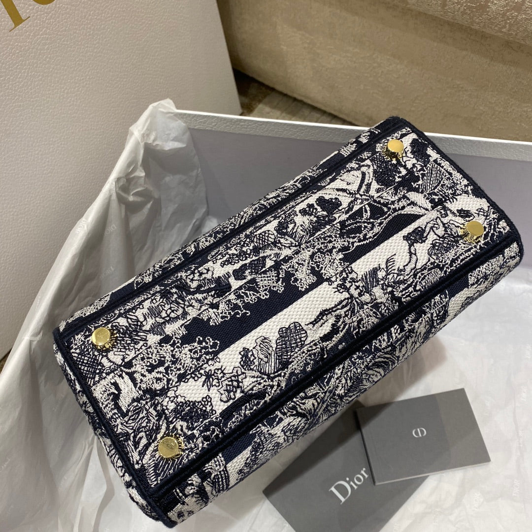 GLAMI MeGLAMIum Lady D-Lite Bag Toile de Jouy Stripes Embroidery, Navy Blue Handbags, 24cm CD M0565ORLP_M928