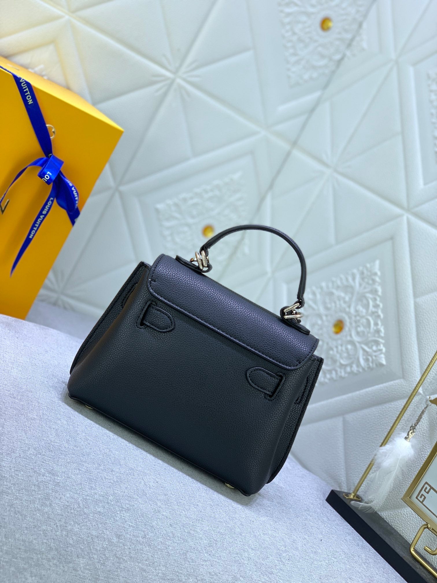 EN - Luxury Bags LUV 744