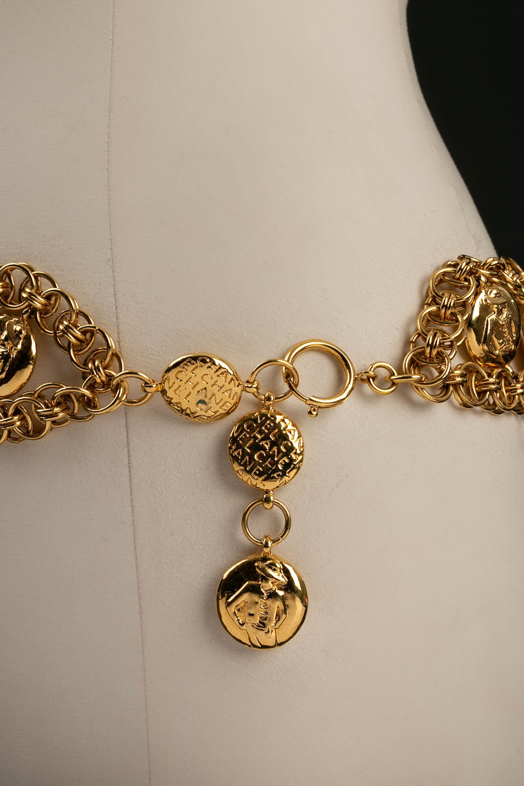 Ceinture en mÃƒÆ’Ã‚Â©tal dorÃƒÆ’Ã‚Â© Chanel