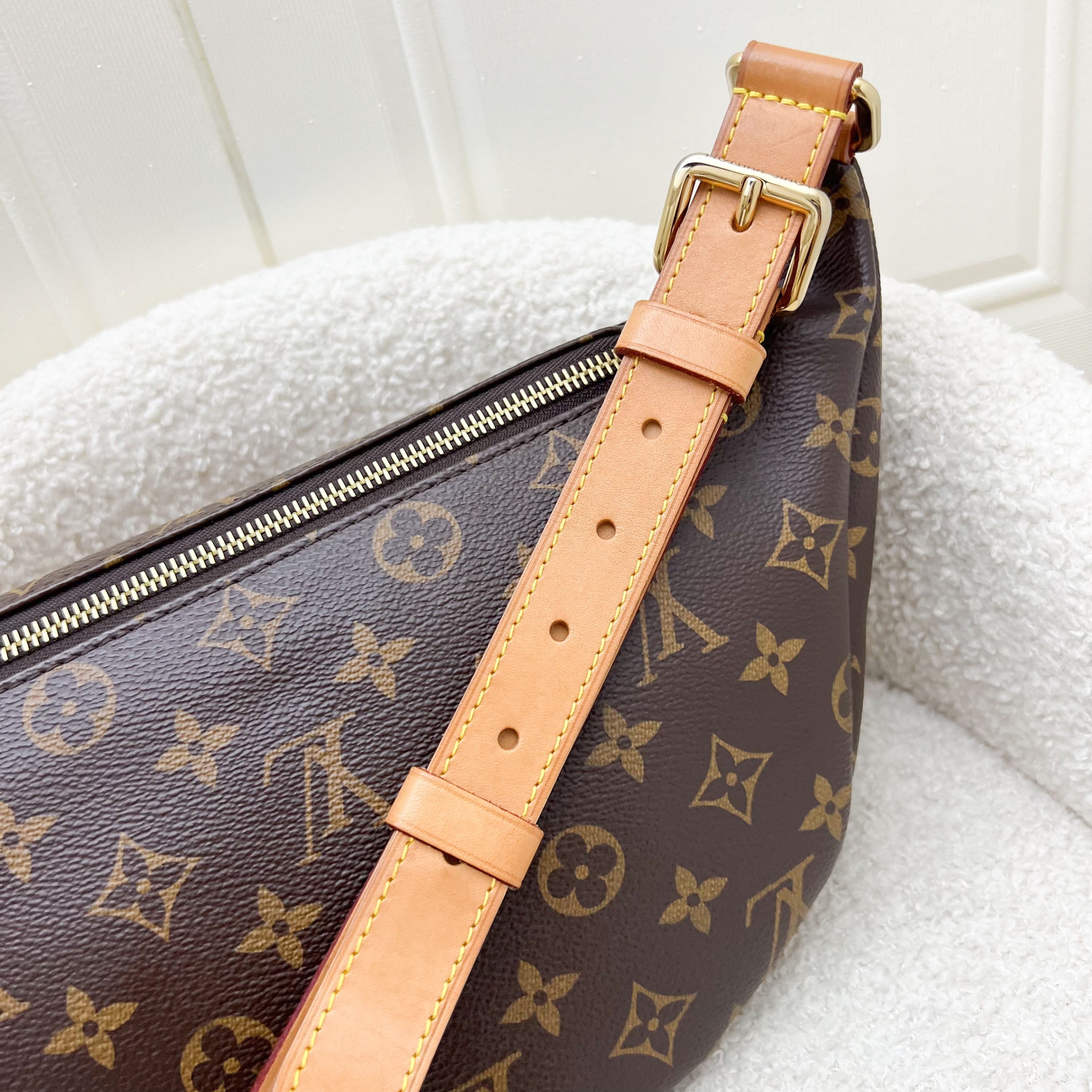 LV Bumbag in Monogram Canvas and GHW