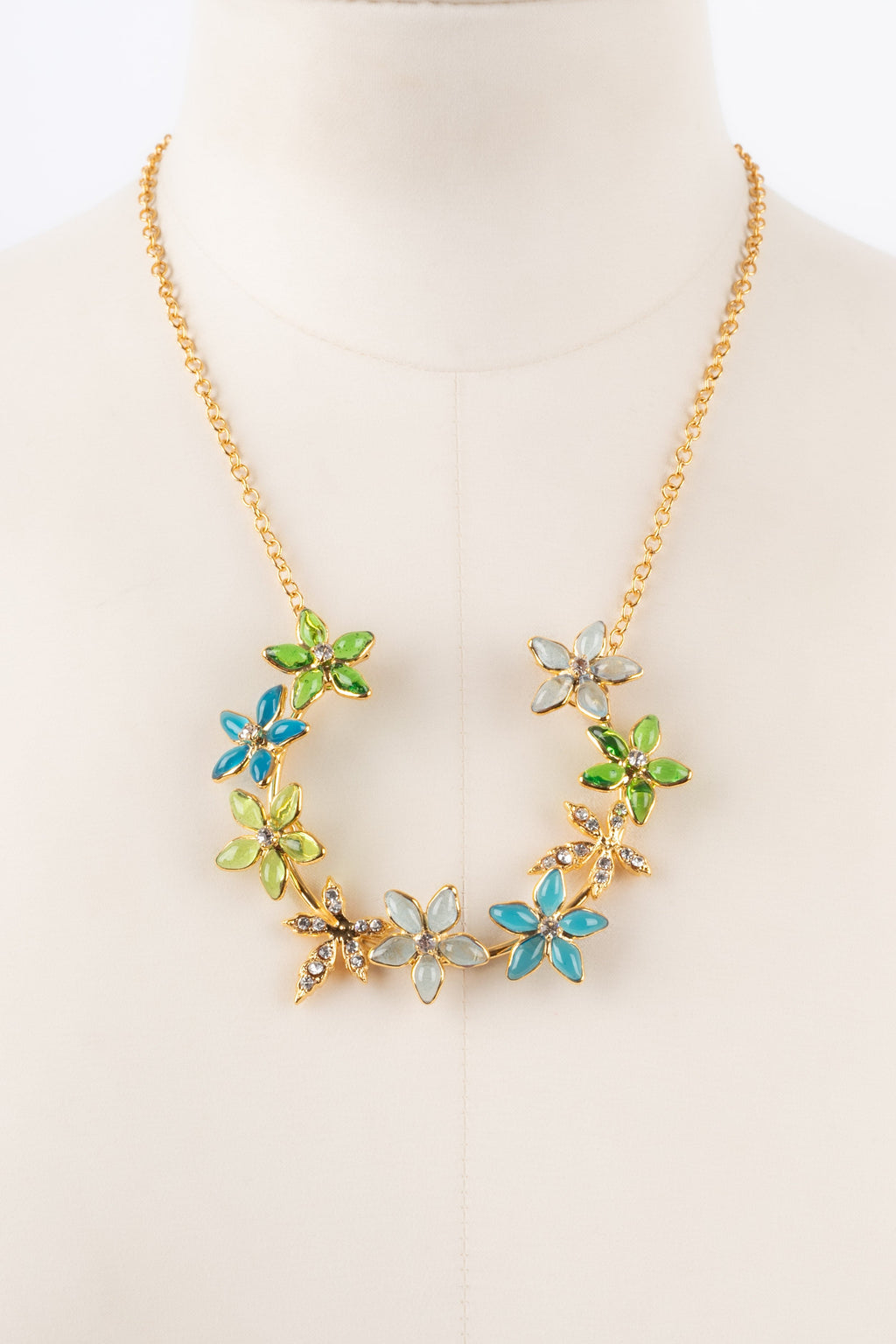 Collier Augustine