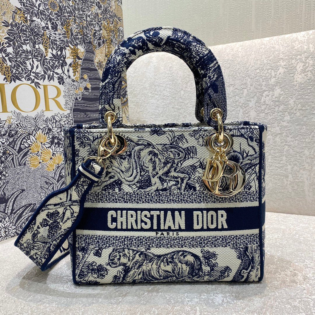 GLAMI MeGLAMIum Lady D-Lite Bag Blue Toile de Jouy Reverse Embroidery, Blue Handbags, Crossbody Bags, 24cm CD M0565ORGO_M928
