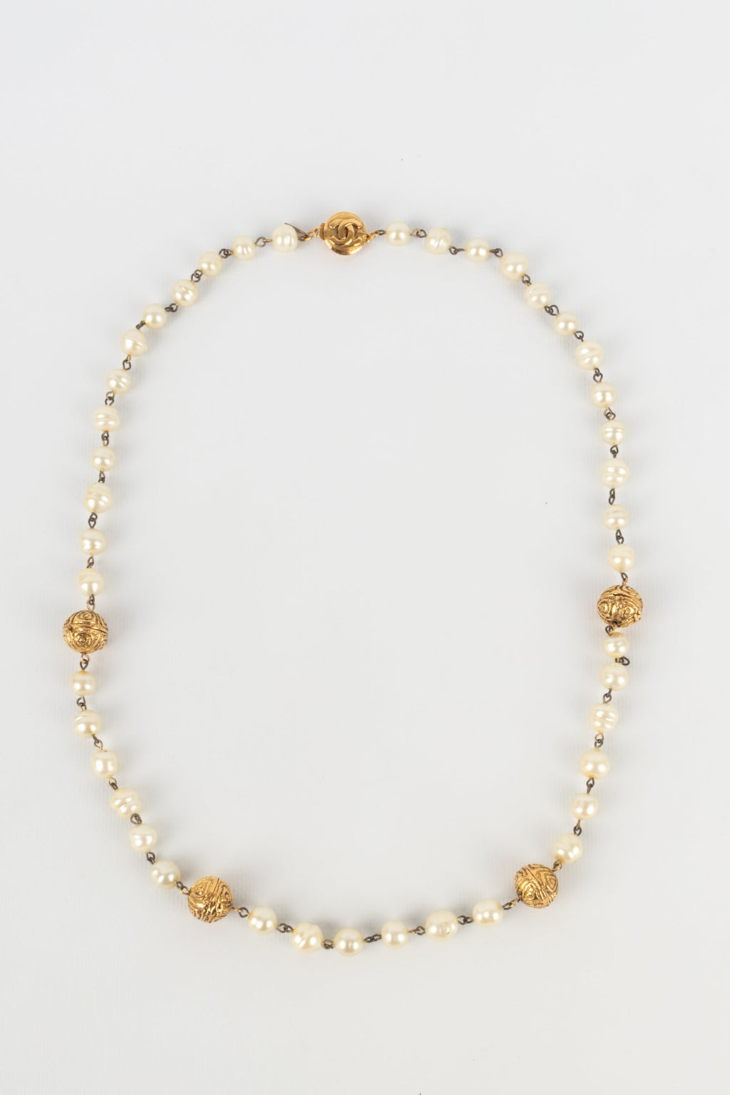 Collier de perles nacrées Chanel