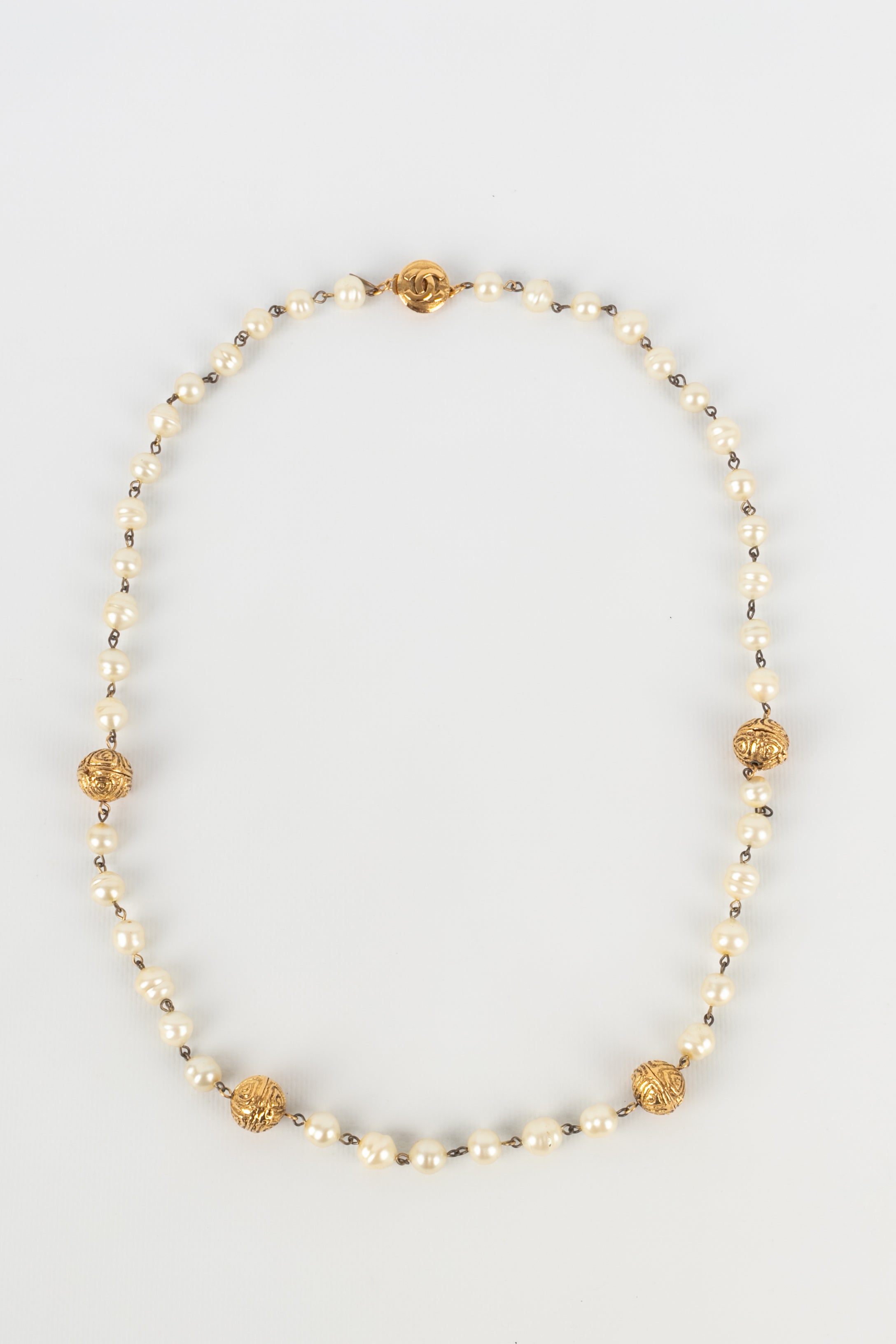 Collier de perles nacrées Chanel