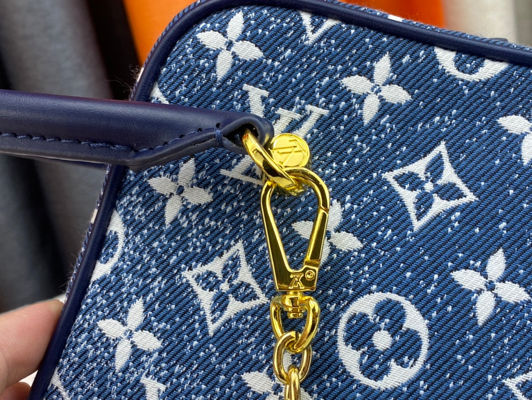 EN - New Arrival Bags LUV 677