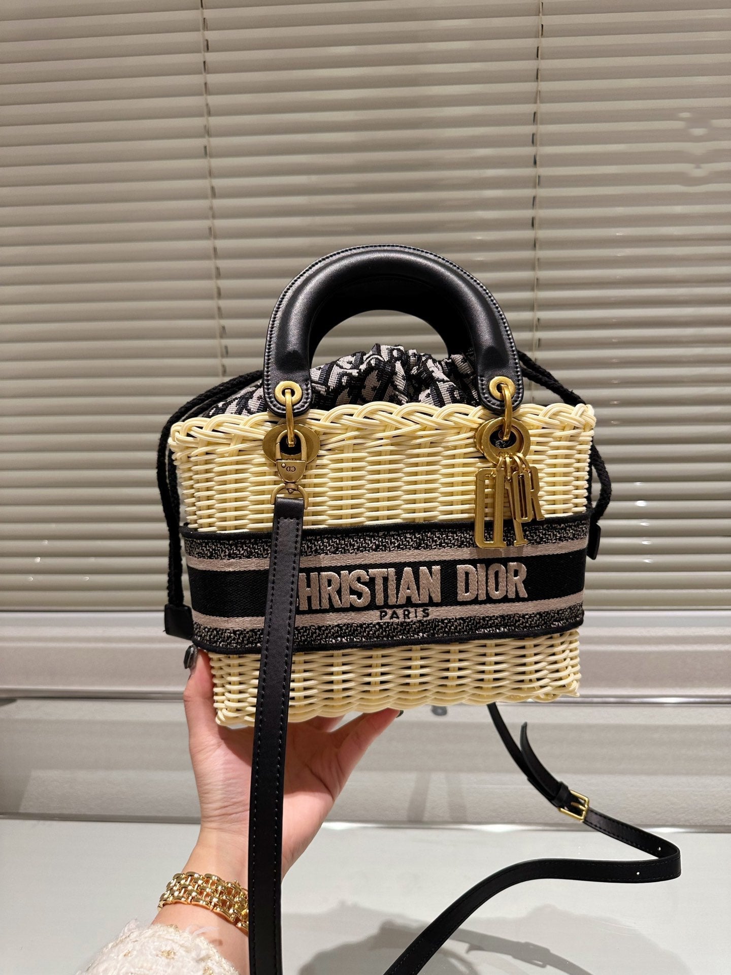 EN - Luxury Bags DIR 374