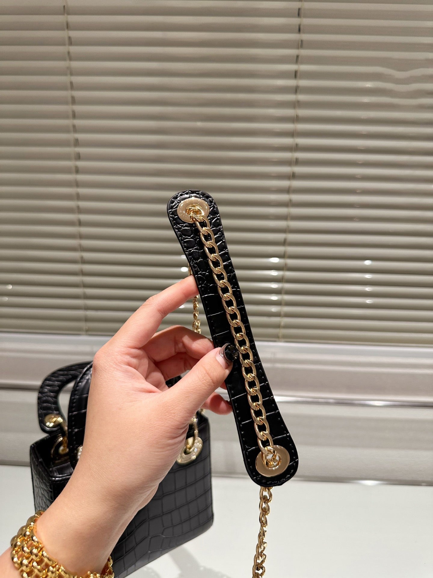 EN - Luxury Bags DIR 369