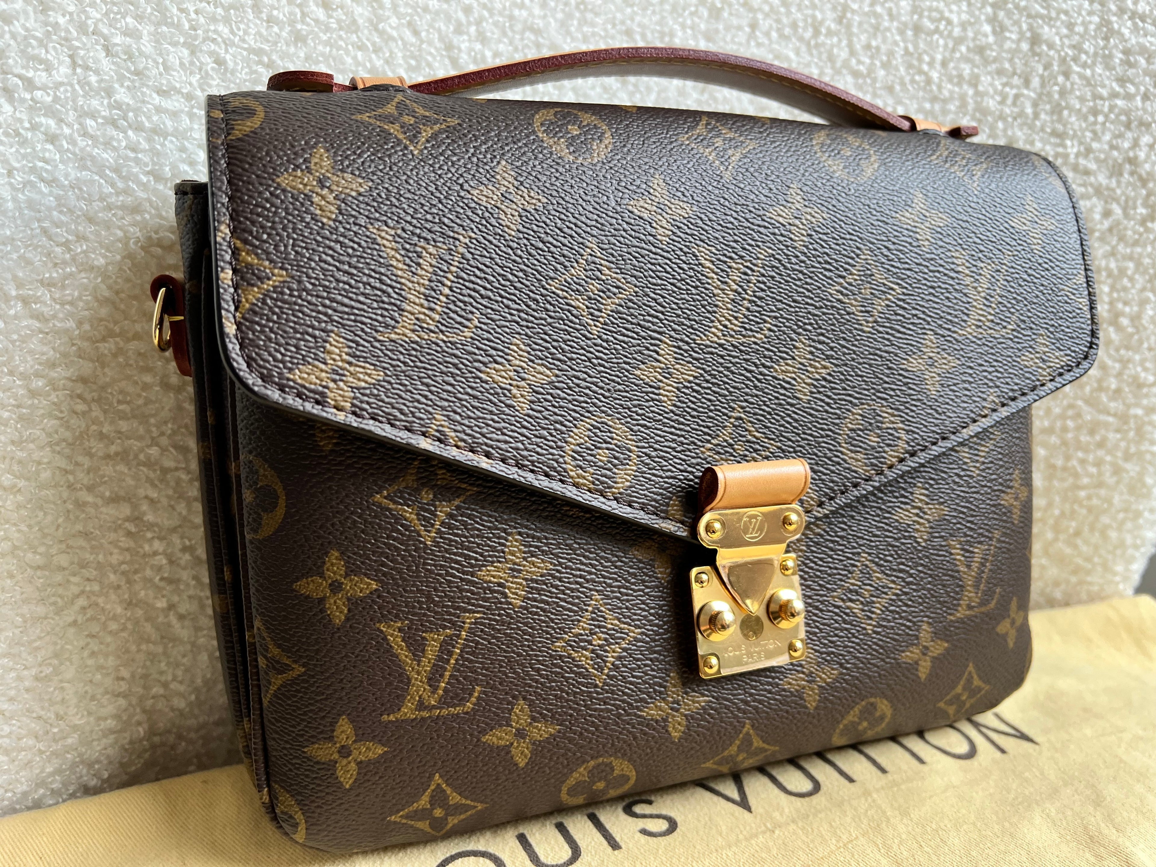 Louis Vuitton Pochette Metis Monogram (RRP £1,970)