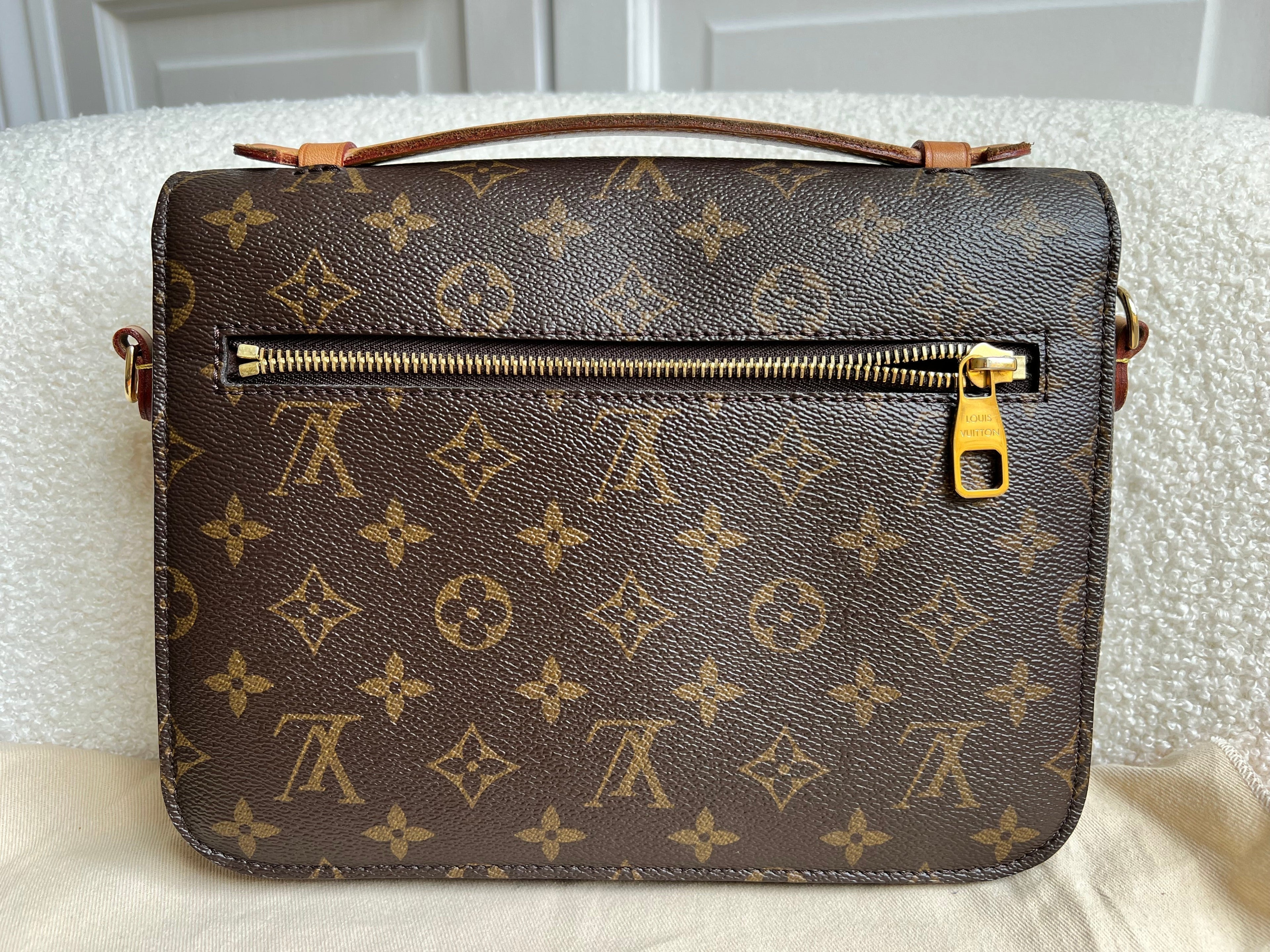 Louis Vuitton Pochette Metis Monogram (RRP £1,970)