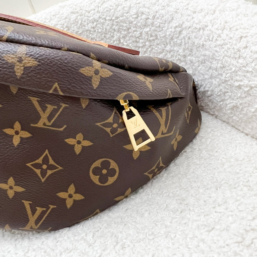 LV Bumbag in Monogram Canvas and GHW