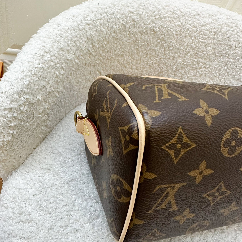LV Speedy Bandouliere 20 in Monogram Canvas and Black Patterned Strap (Non-adjustable)