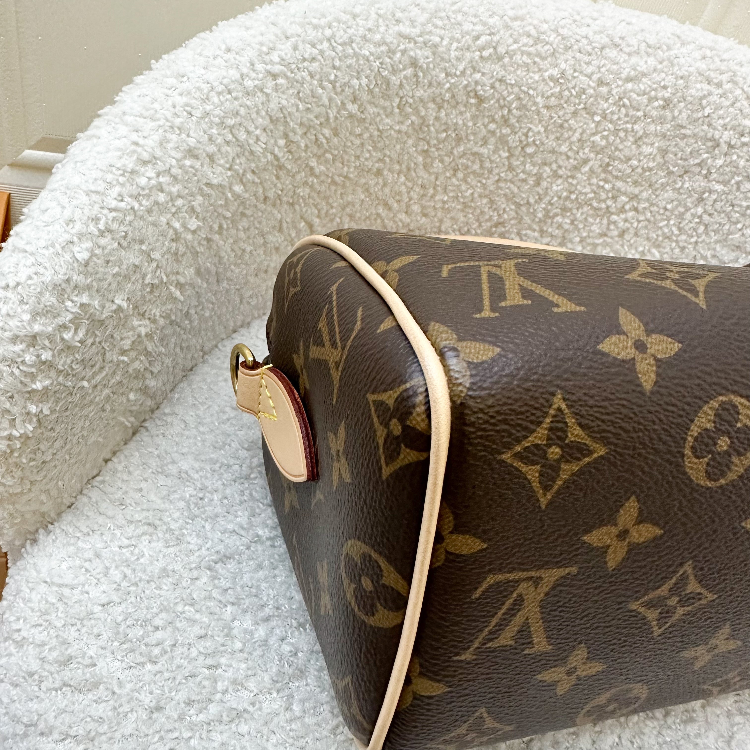 LV Speedy Bandouliere 20 in Monogram Canvas and Black Patterned Strap (Non-adjustable)