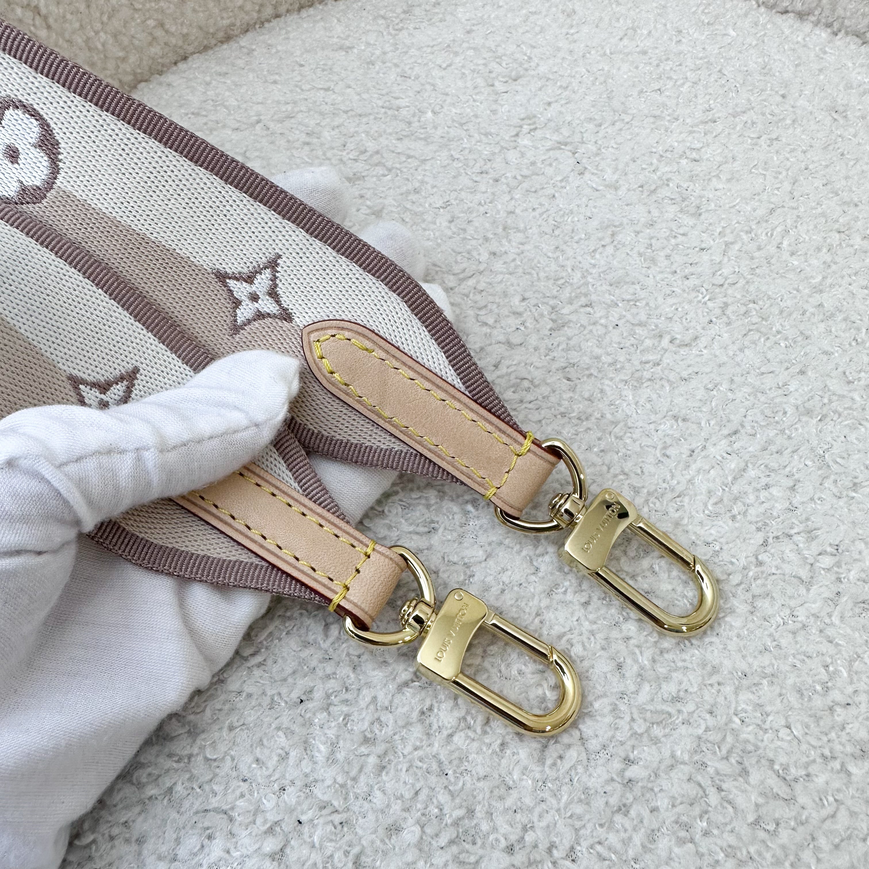 LV Speedy Bandouliere 20 in Monogram Canvas and Beige Patterned Strap