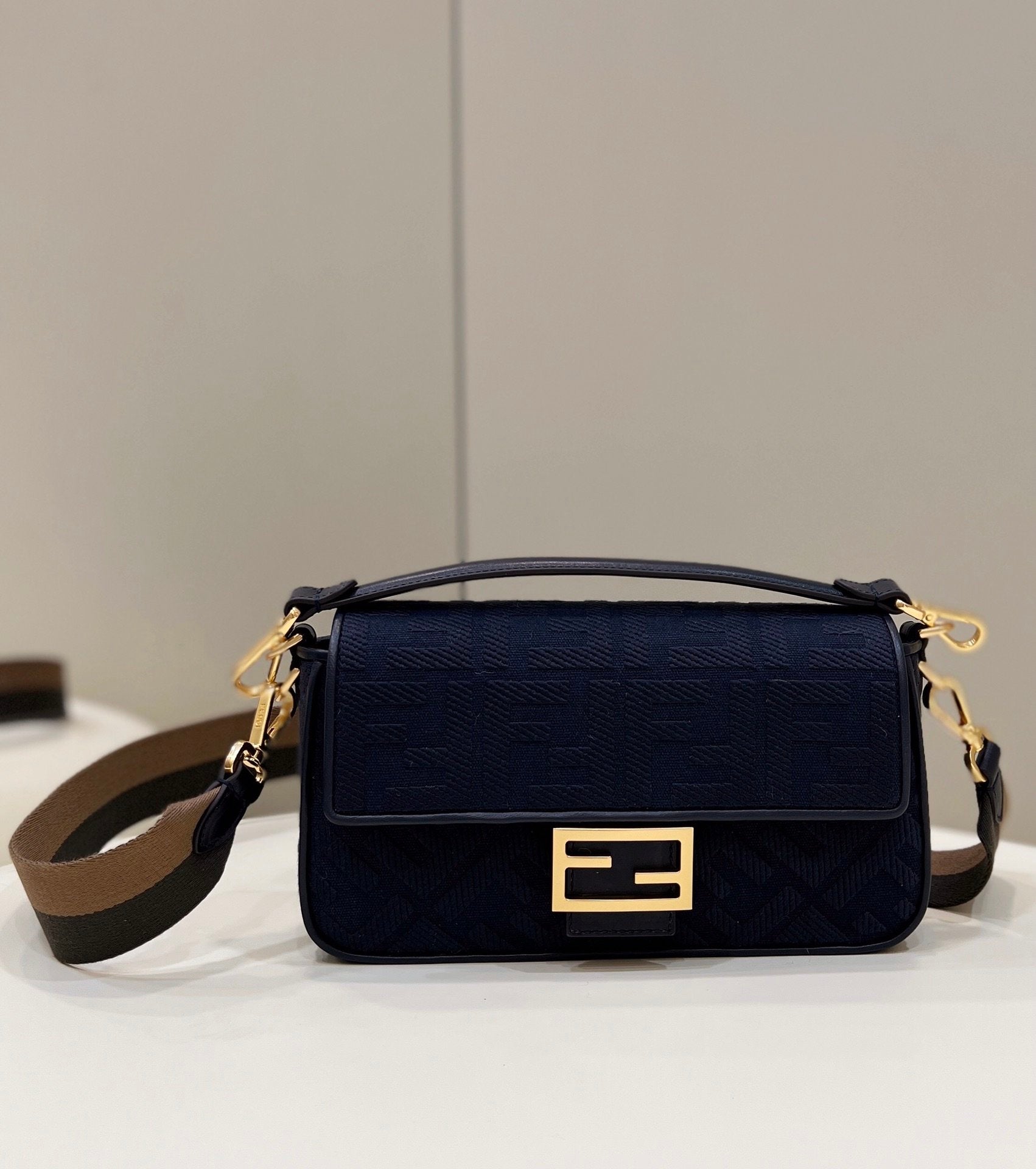 FI Baguette Dark Blue For Women, Handbags, Shoulder And Crossbody Bags, 10.6in/27cm FF 8BR600AC9OF19PO