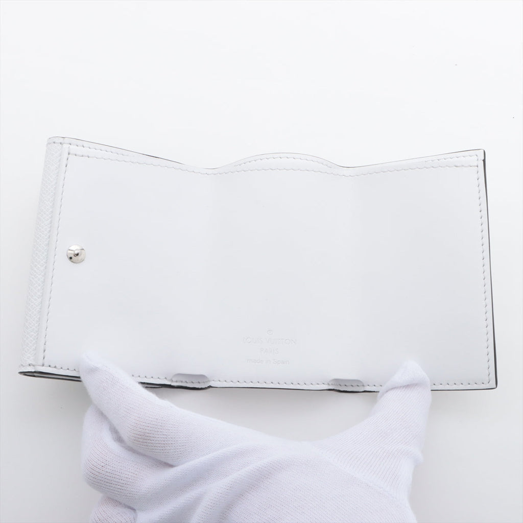 Louis Vuitton Taigaama Dialovery Compact Wallet   White Compact Wallet M30899