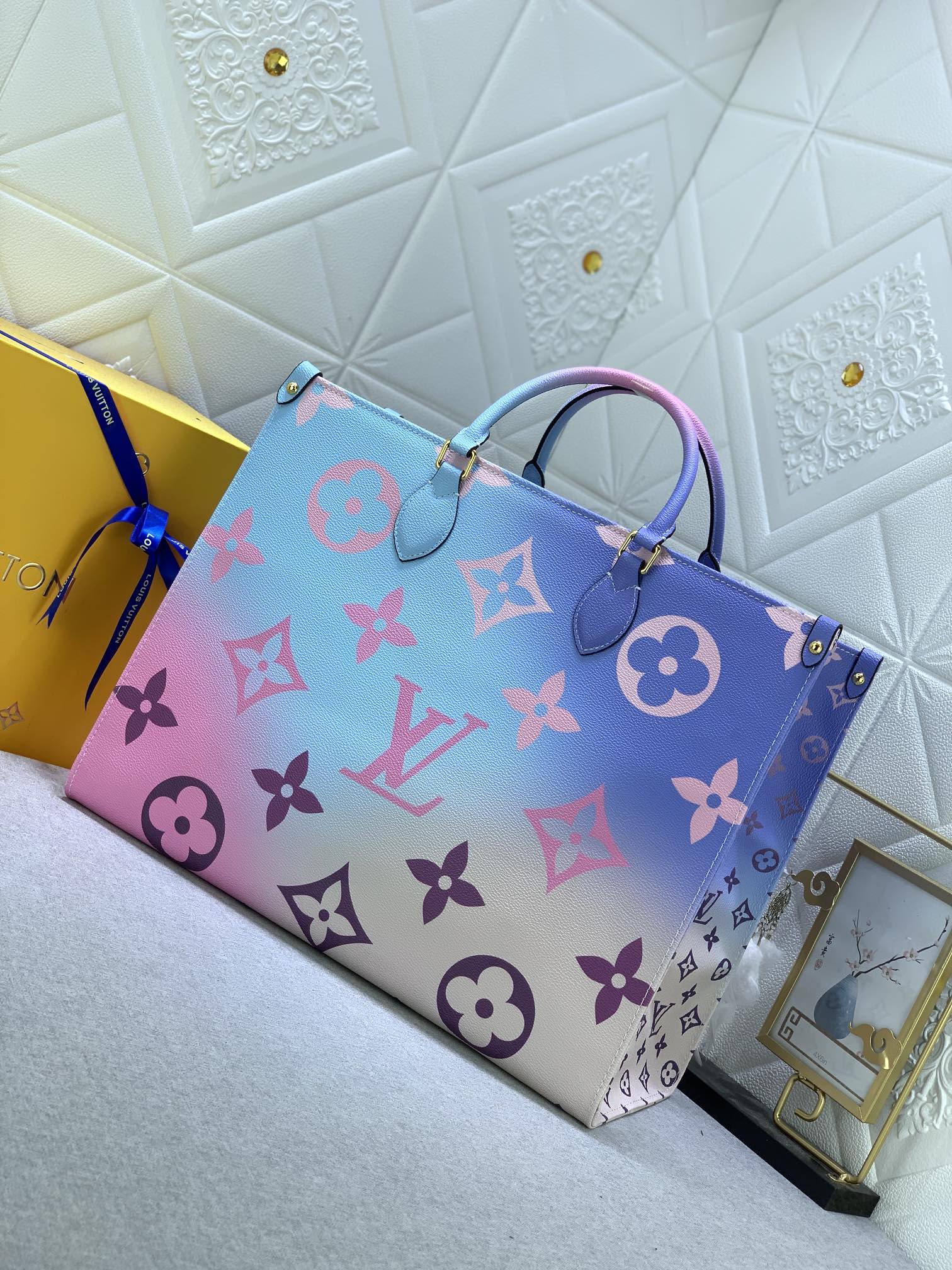 EN - Luxury Bags LUV 748