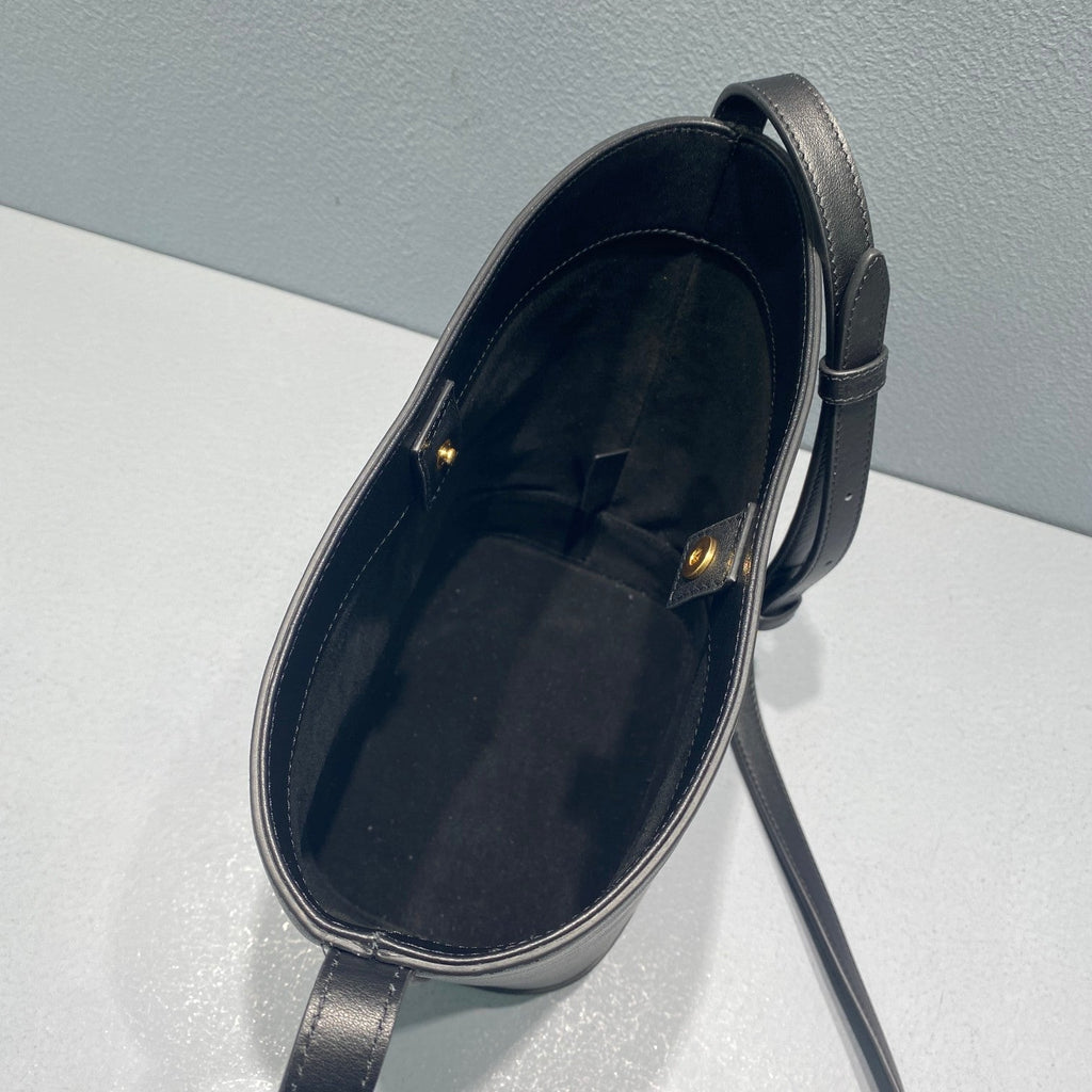 GLAMI Small Bucket Cuir Triomphe Black For Women 9in/22cm 198243DU3.38NO