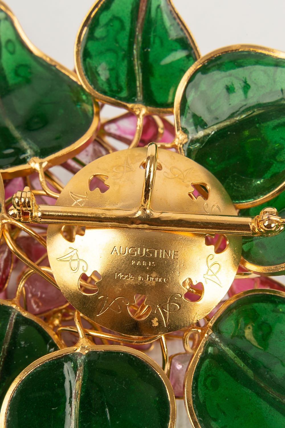 Broche Augustine