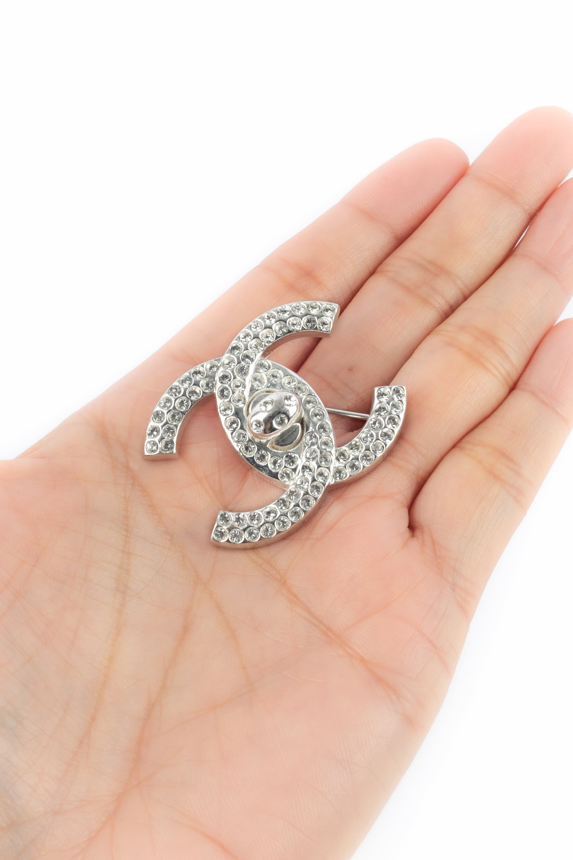 Broche tourniquet Chanel 1997