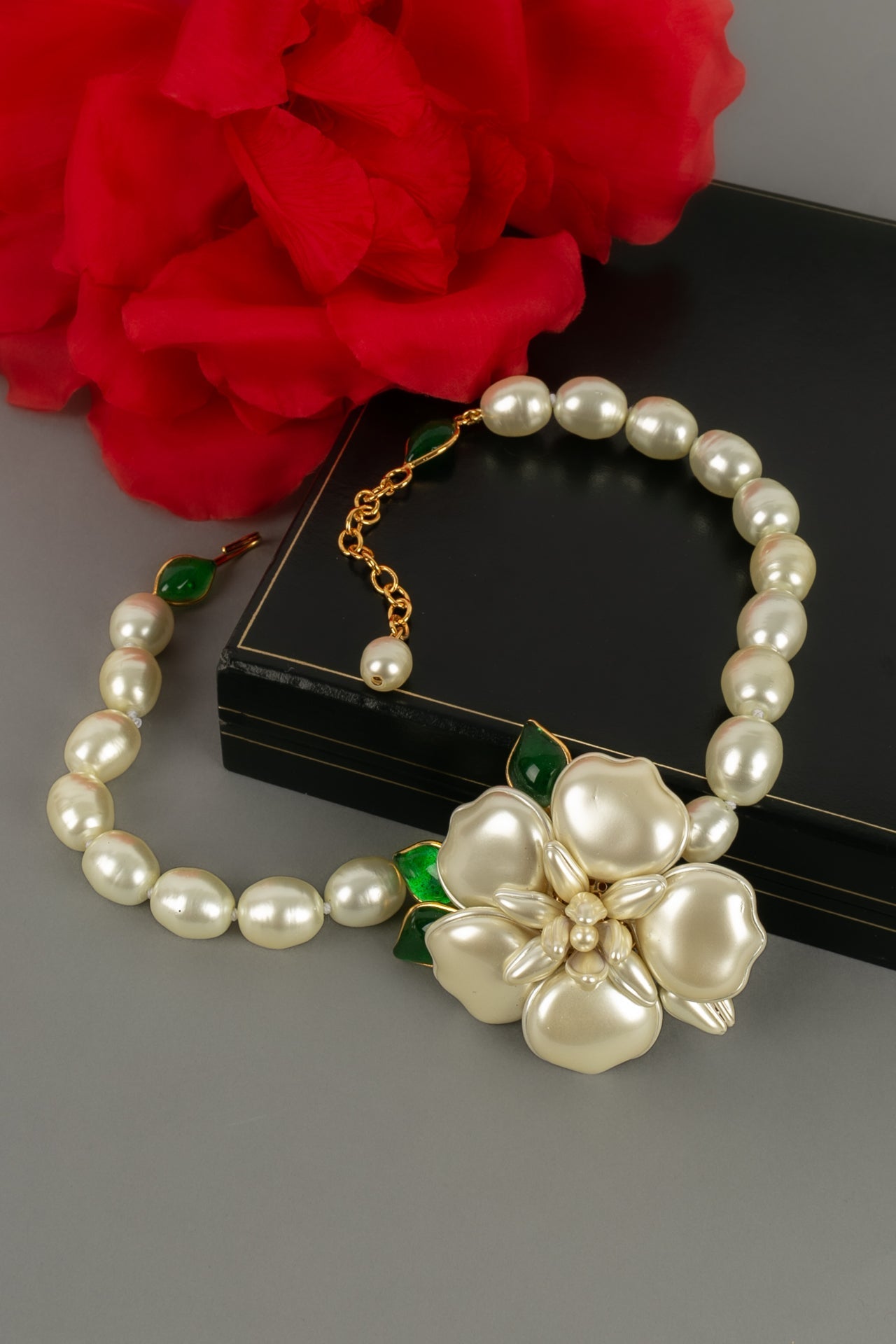 Collier Augustine