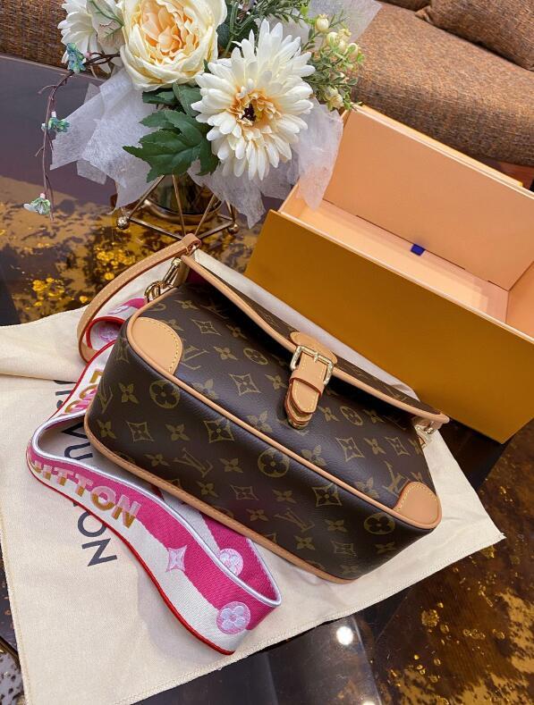SAMC - LOV Bags - 1610