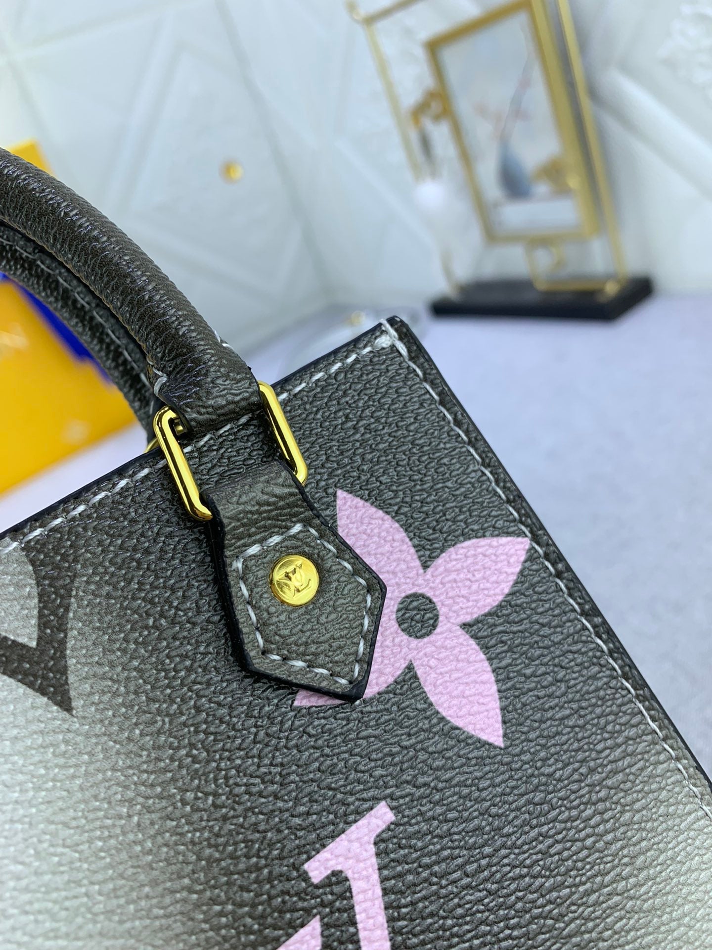 EN - Luxury Bags LUV 823