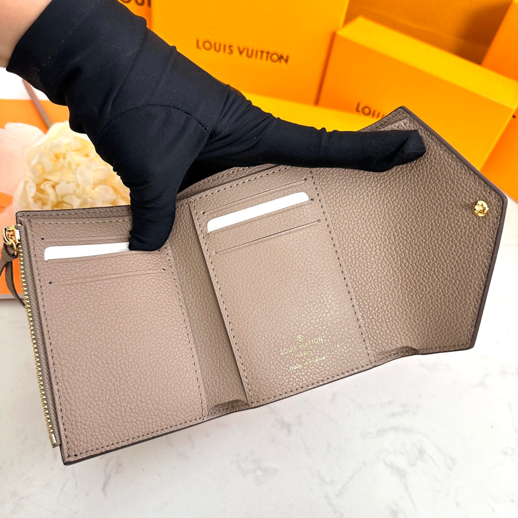 EN - New Arrival Wallet LUV 136