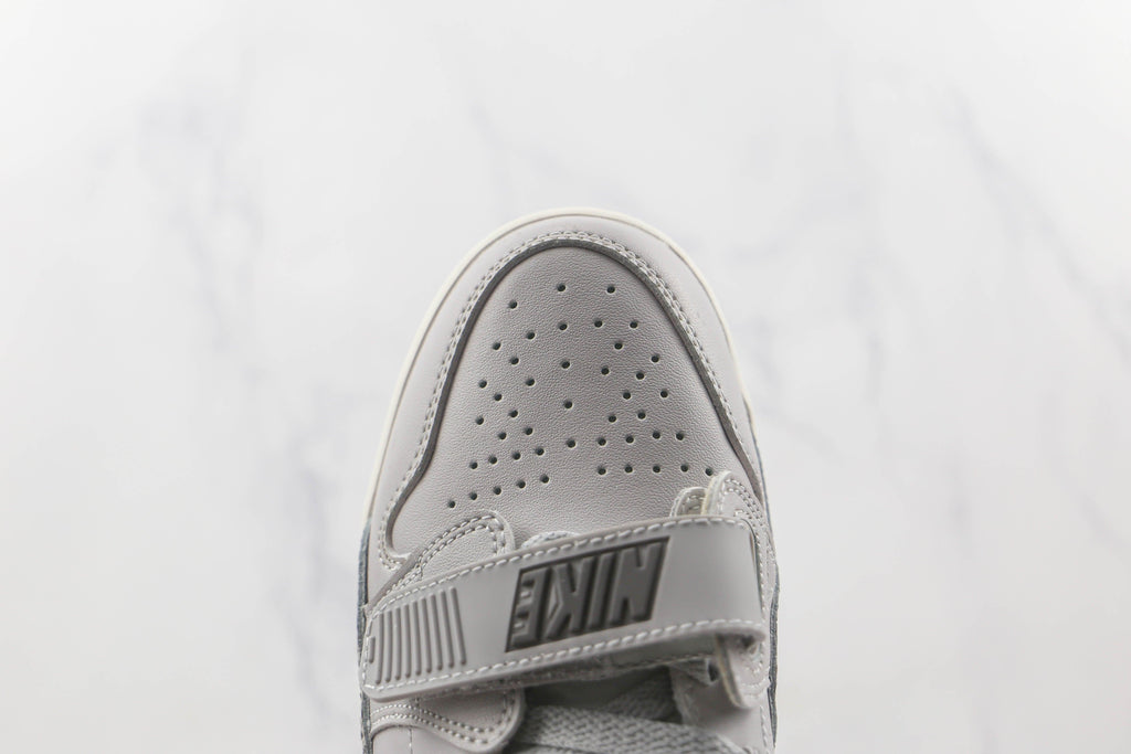 Designer Air Jordan Legacy AT4040 002