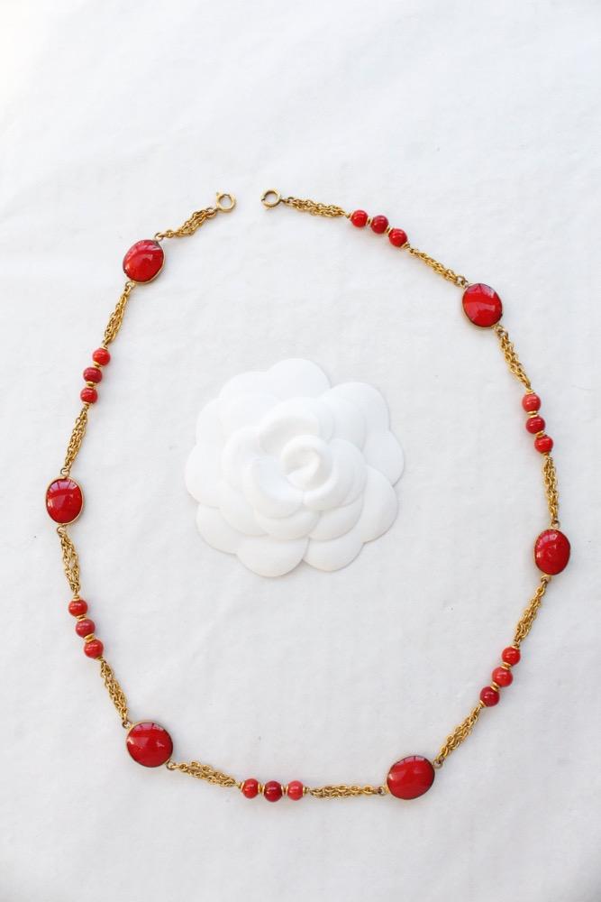 Collier en pâte de verre Chanel (Attribué à)