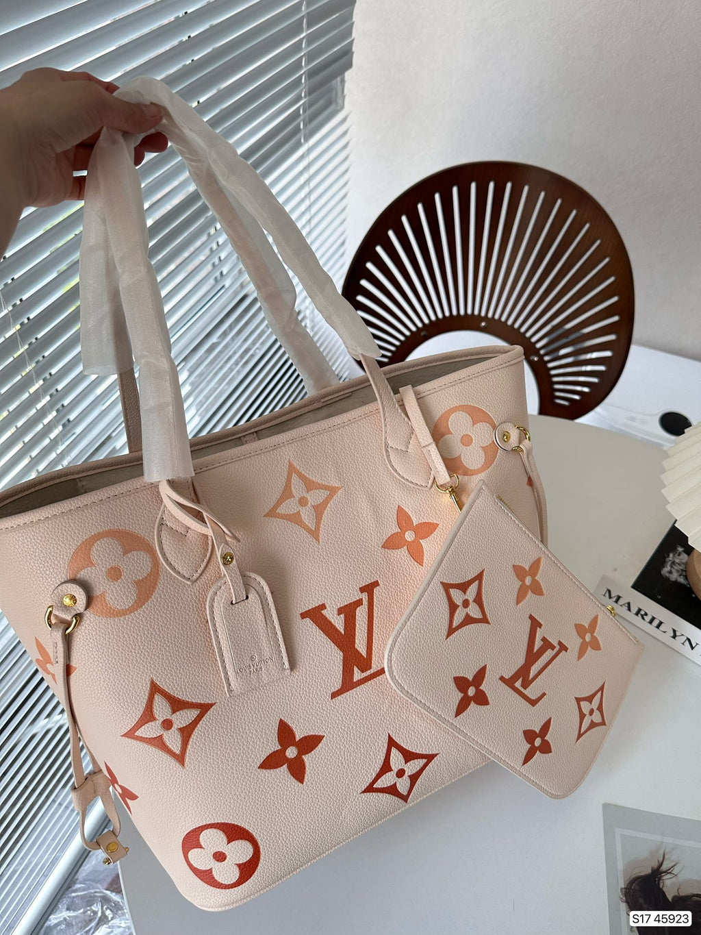 EN - Luxury Bags LUV 843