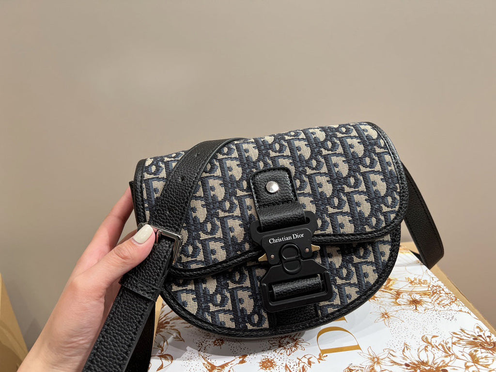 EN - Luxury Bags DIR 361