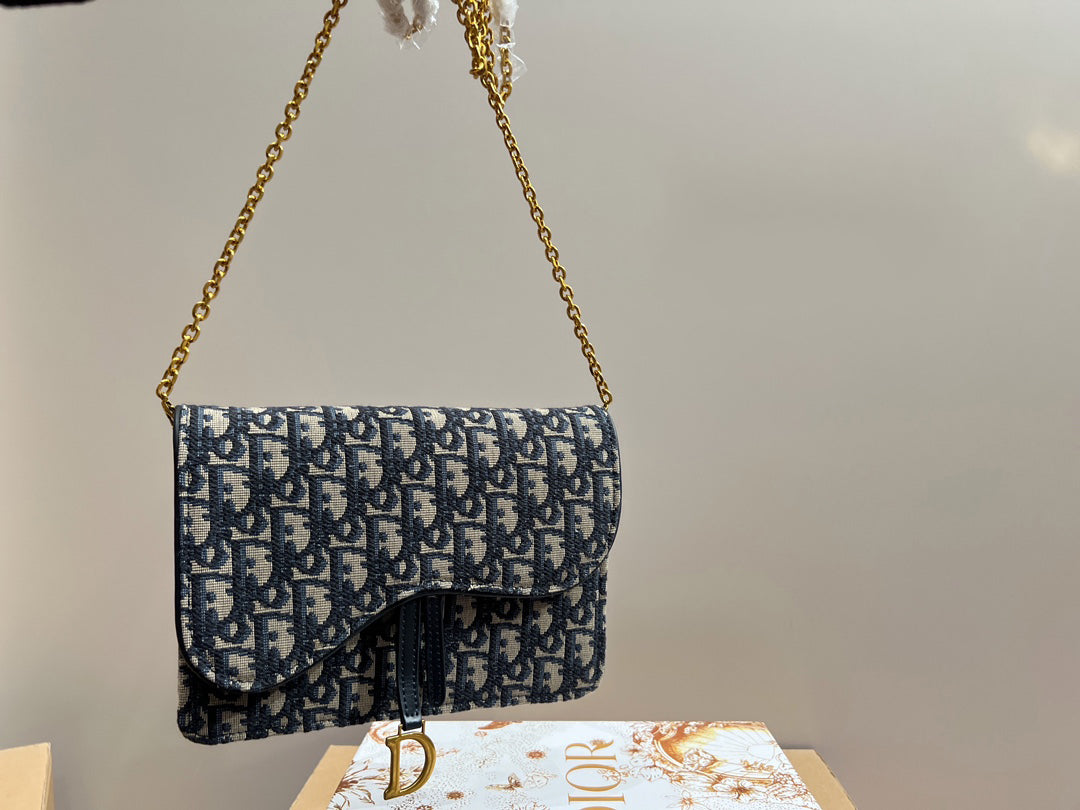EN - Luxury Bags DIR 359