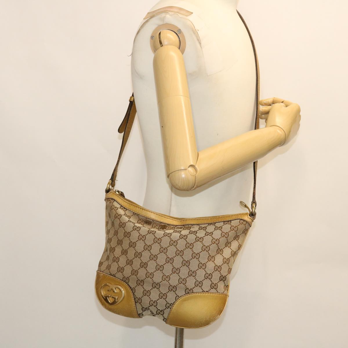 GUCCI GG Canvas Shoulder Bag Leather Beige Gold 257072 498879 50995