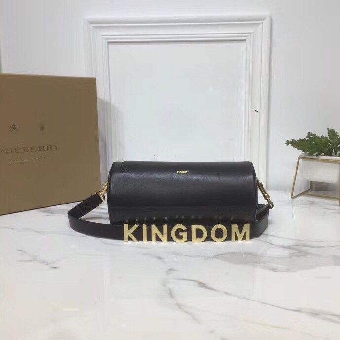 GLAMI The Kingdom Motif Barrel Bag In Black For Women, Bags 8.3in/21cm