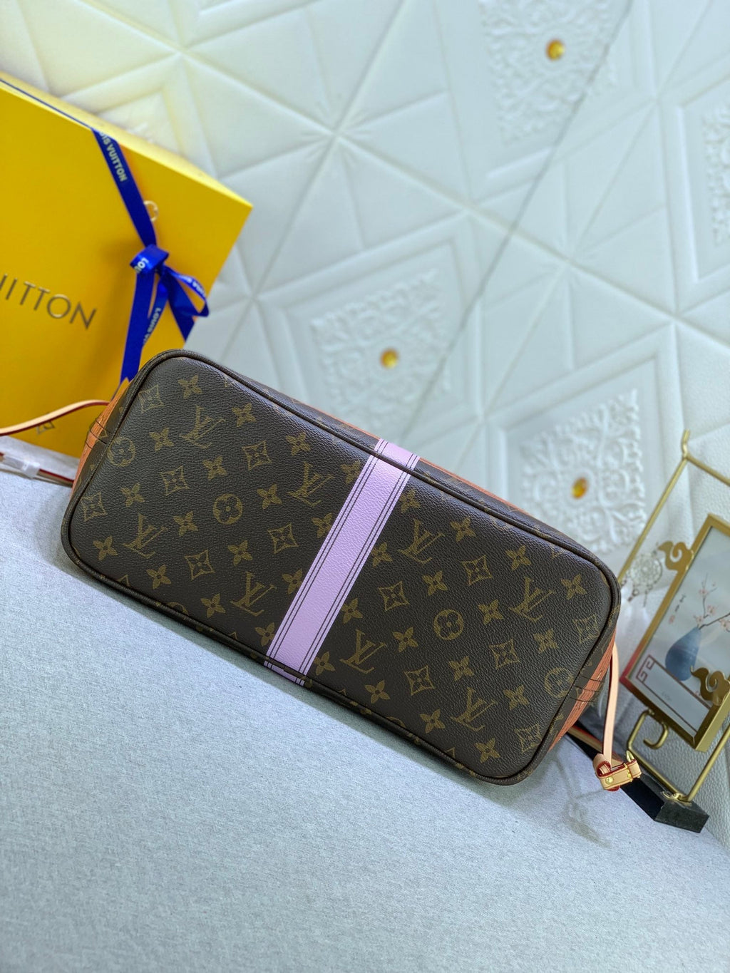 EN - Luxury Bags LUV 811