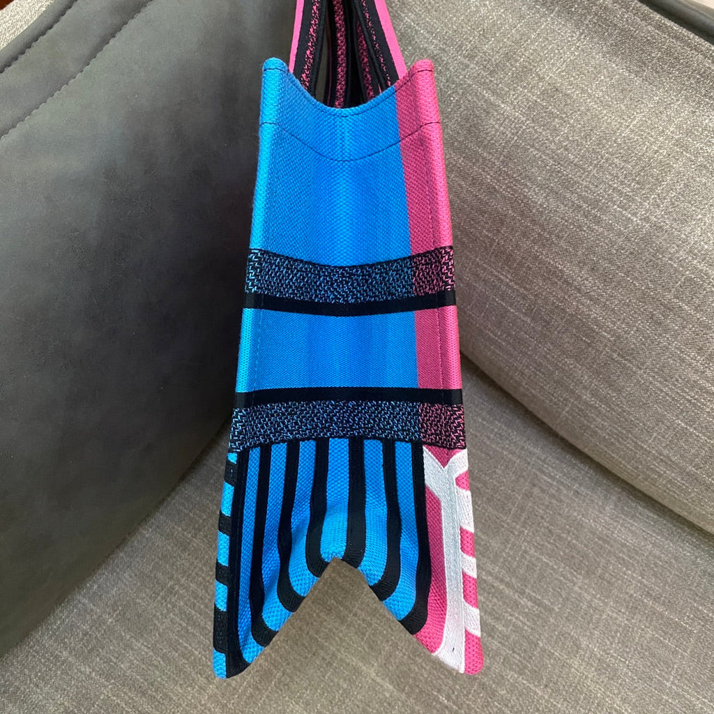 GLAMI MeGLAMIum Book Tote Bright Blue and Bright Pink D-Jungle Pop Embroidery, Blue/Pink, For Women WomenÃ¢â‚¬â„¢s Handbags Shoulder Bags, 36cm CD M1296ZRON_M885