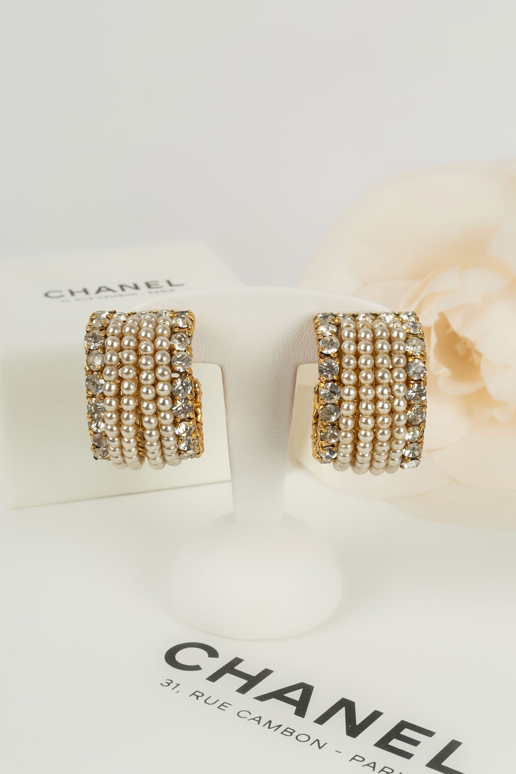 Boucles d'oreilles nacrÃƒÆ’Ã‚Â©es Chanel